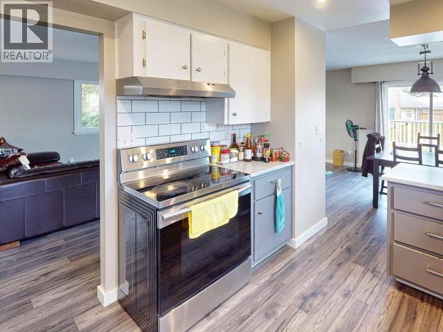 4922 Saskatchewan Ave, Powell River, BC - Indoor Photo Showing Kitchen