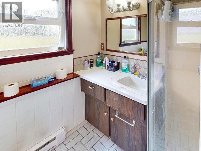 4922 Saskatchewan Ave, Powell River, BC - Indoor Photo Showing Bathroom