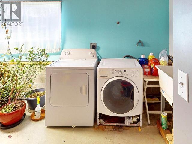 4922 Saskatchewan Ave, Powell River, BC - Indoor Photo Showing Laundry Room