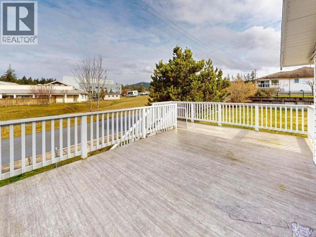 4922 Saskatchewan Ave, Powell River, BC - Outdoor