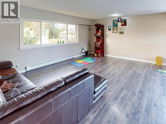 4922 Saskatchewan Ave, Powell River, BC - Indoor Photo Showing Living Room