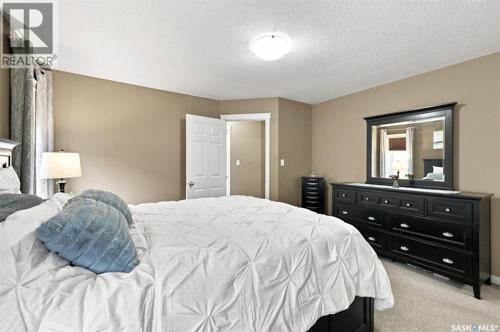211 Crenshaw Way, Warman, SK - Indoor Photo Showing Bedroom