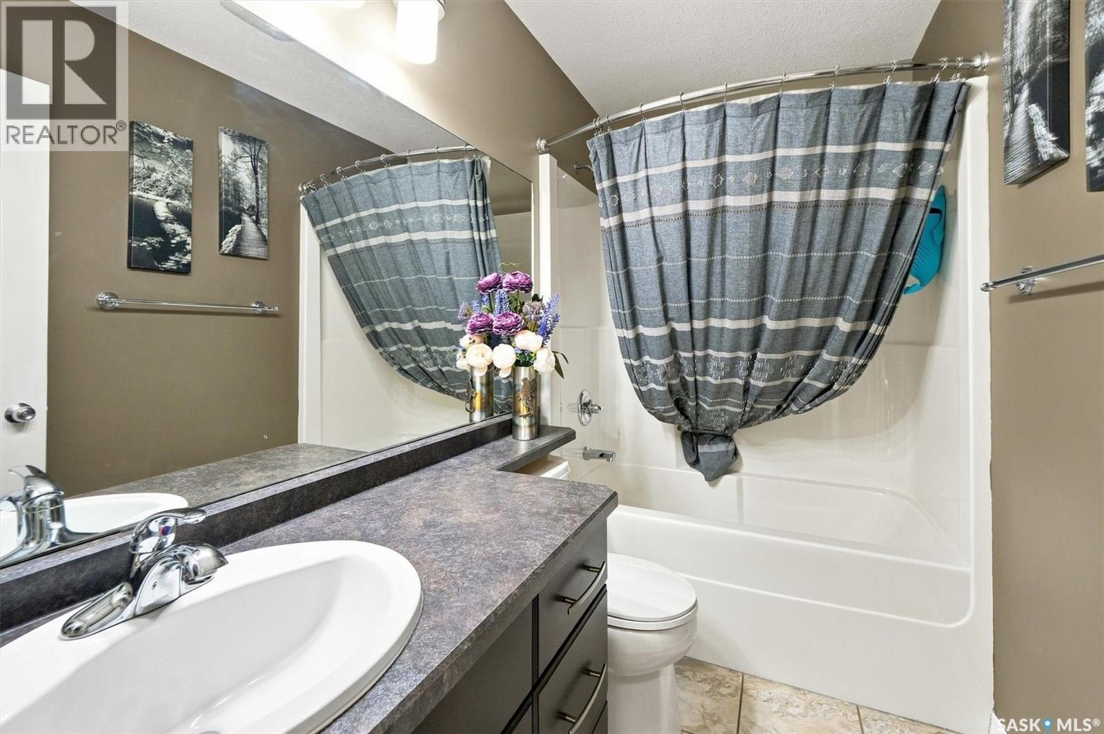 211 Crenshaw Way, Warman, SK - Indoor Photo Showing Bathroom
