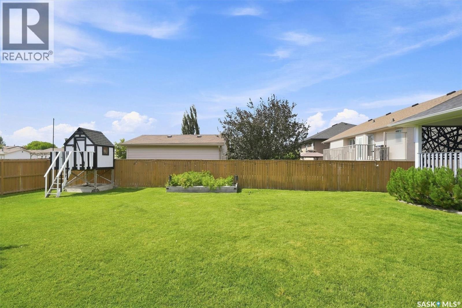 211 Crenshaw Way, Warman, SK - Outdoor