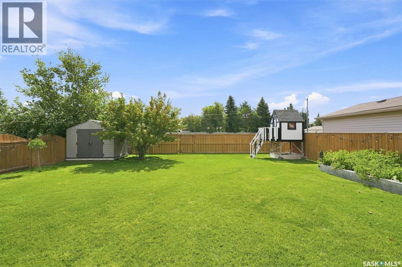 211 Crenshaw Way, Warman, SK - Outdoor With Backyard