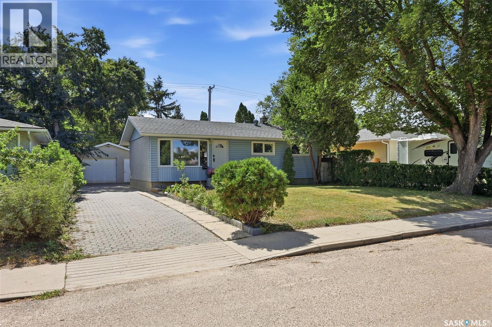2004 Adelaide Street E, Saskatoon, SK - Outdoor