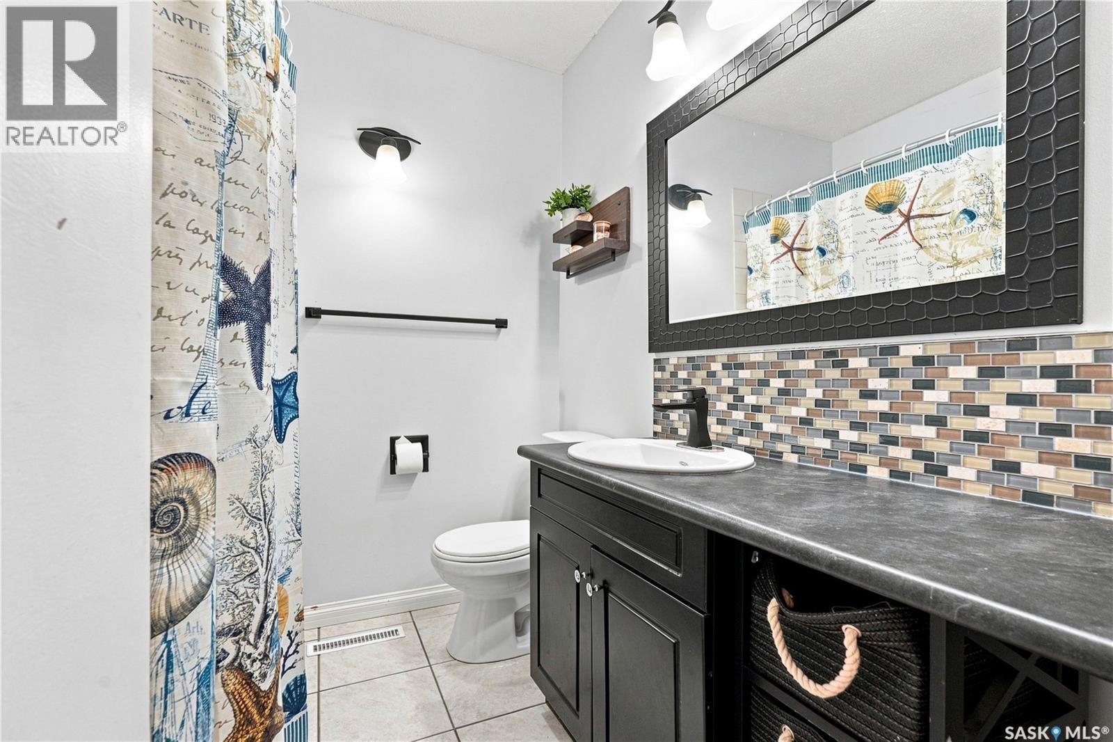 39 Brown Crescent, Saskatoon, SK - Indoor Photo Showing Bathroom