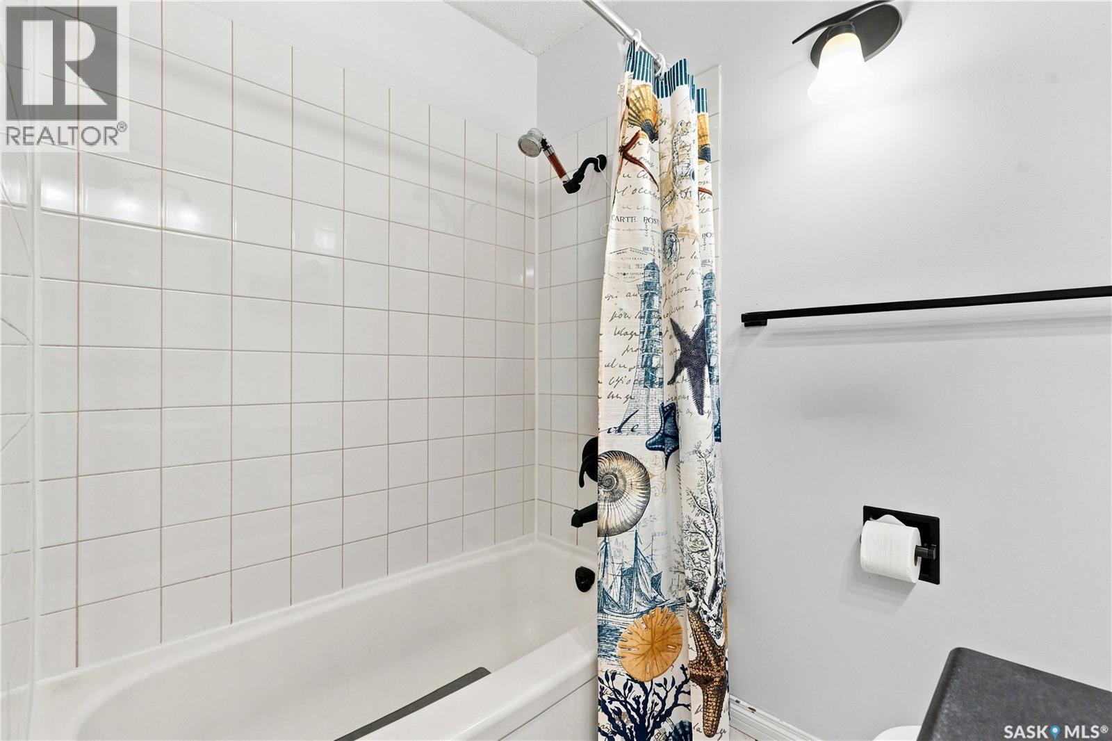 39 Brown Crescent, Saskatoon, SK - Indoor Photo Showing Bathroom