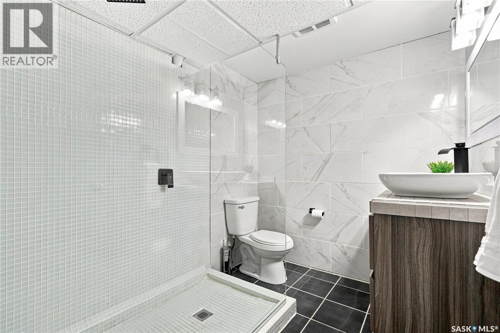 39 Brown Crescent, Saskatoon, SK - Indoor Photo Showing Bathroom
