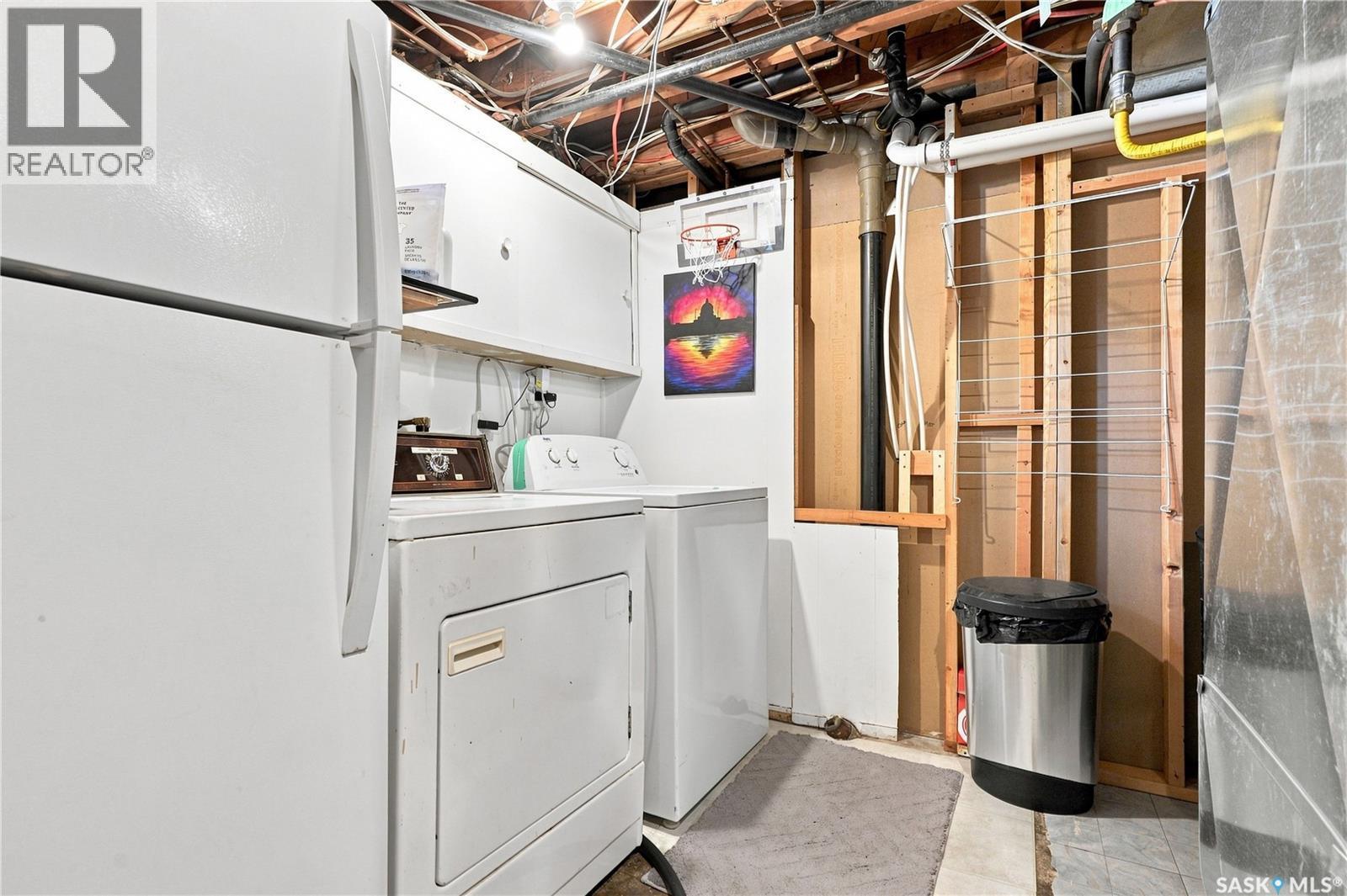 39 Brown Crescent, Saskatoon, SK - Indoor Photo Showing Laundry Room