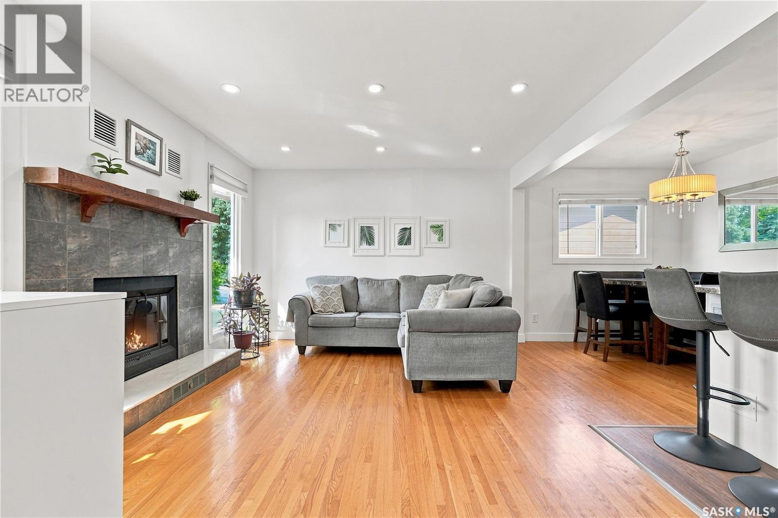39 Brown Crescent, Saskatoon, SK - Indoor Photo Showing Living Room With Fireplace