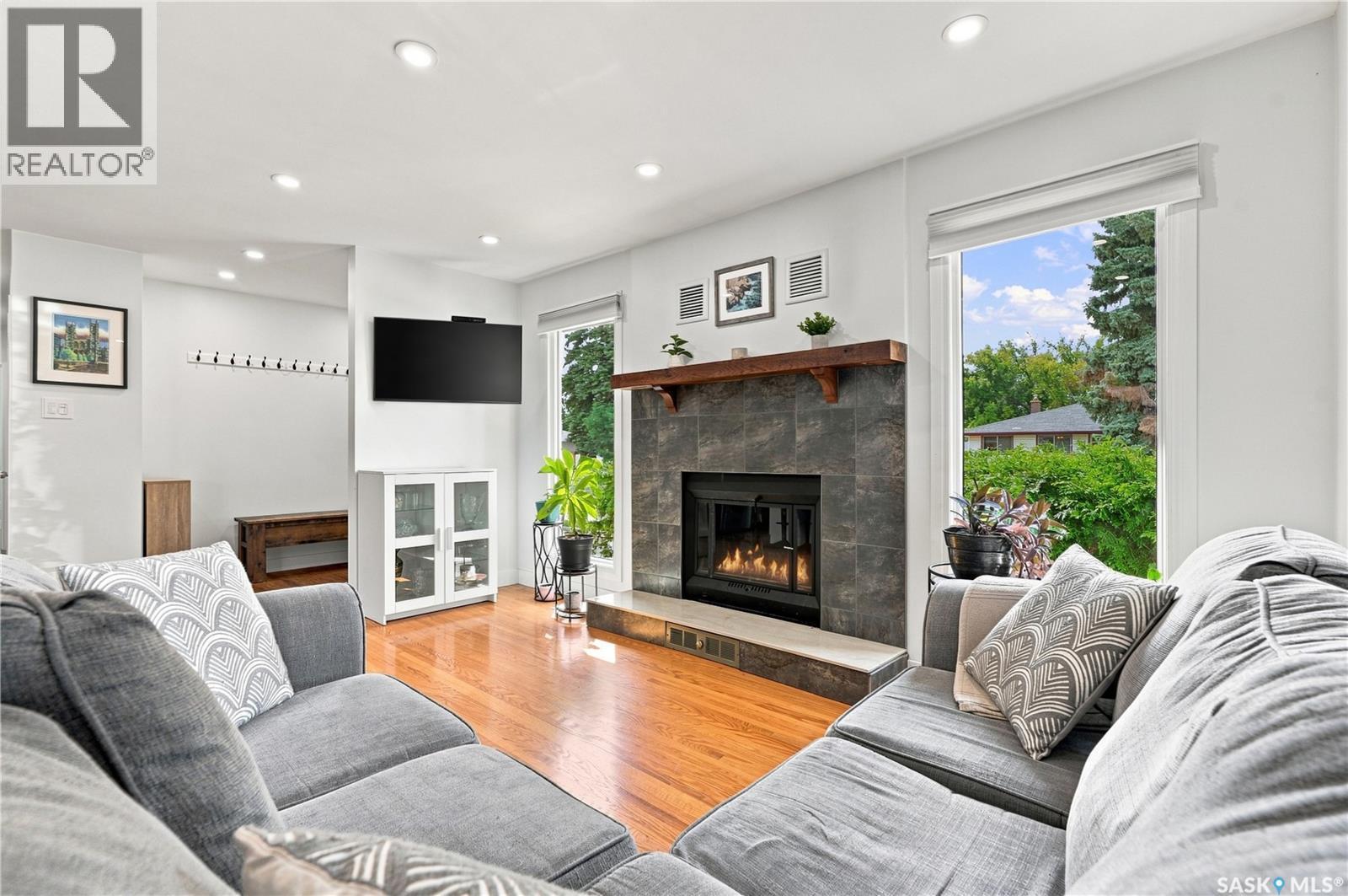 39 Brown Crescent, Saskatoon, SK - Indoor Photo Showing Living Room With Fireplace