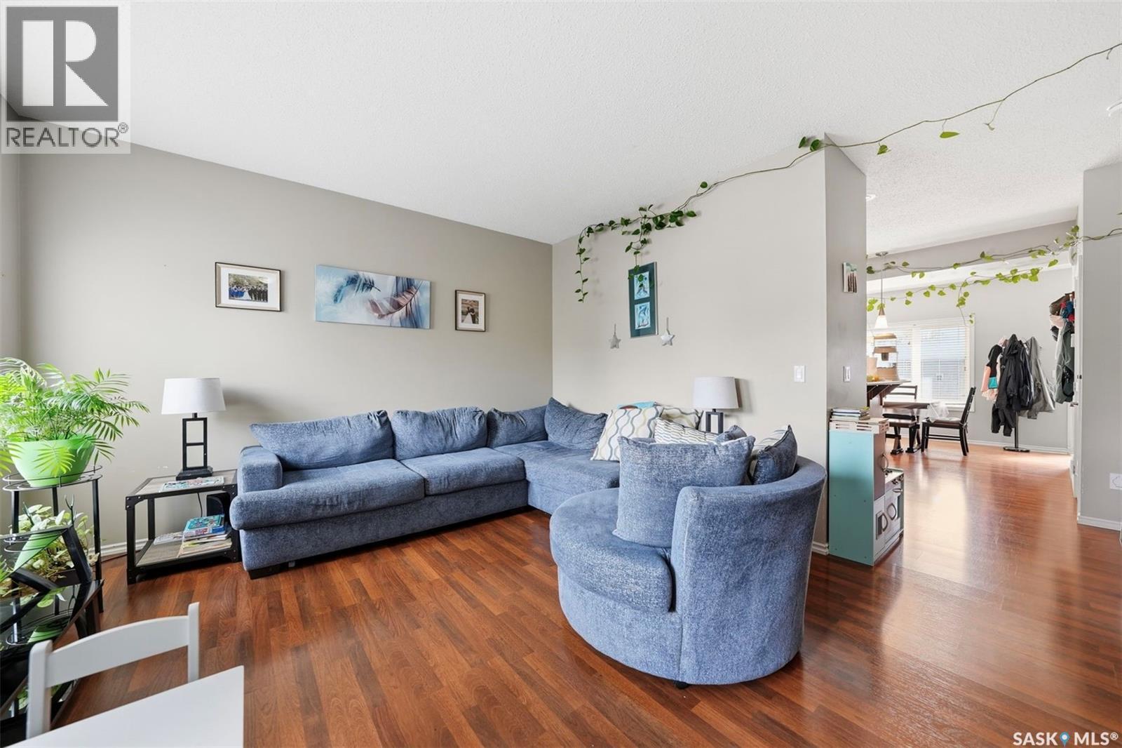 150 Lynd Crescent, Saskatoon, SK - Indoor Photo Showing Living Room