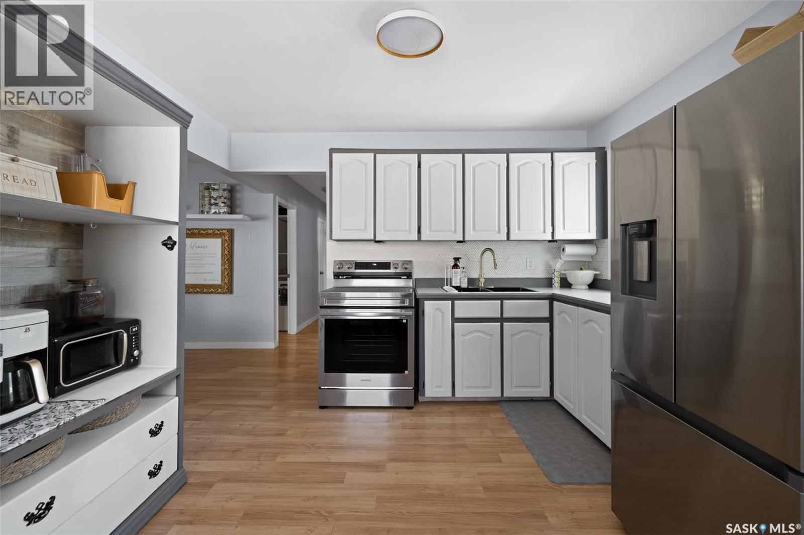64 Coldwell Road, Regina, SK - Indoor Photo Showing Kitchen