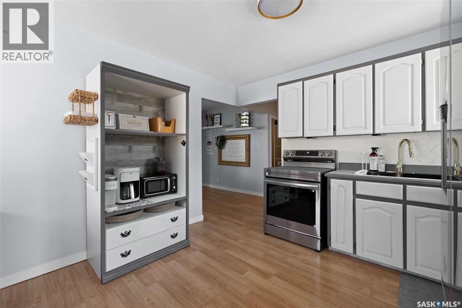 64 Coldwell Road, Regina, SK - Indoor Photo Showing Kitchen