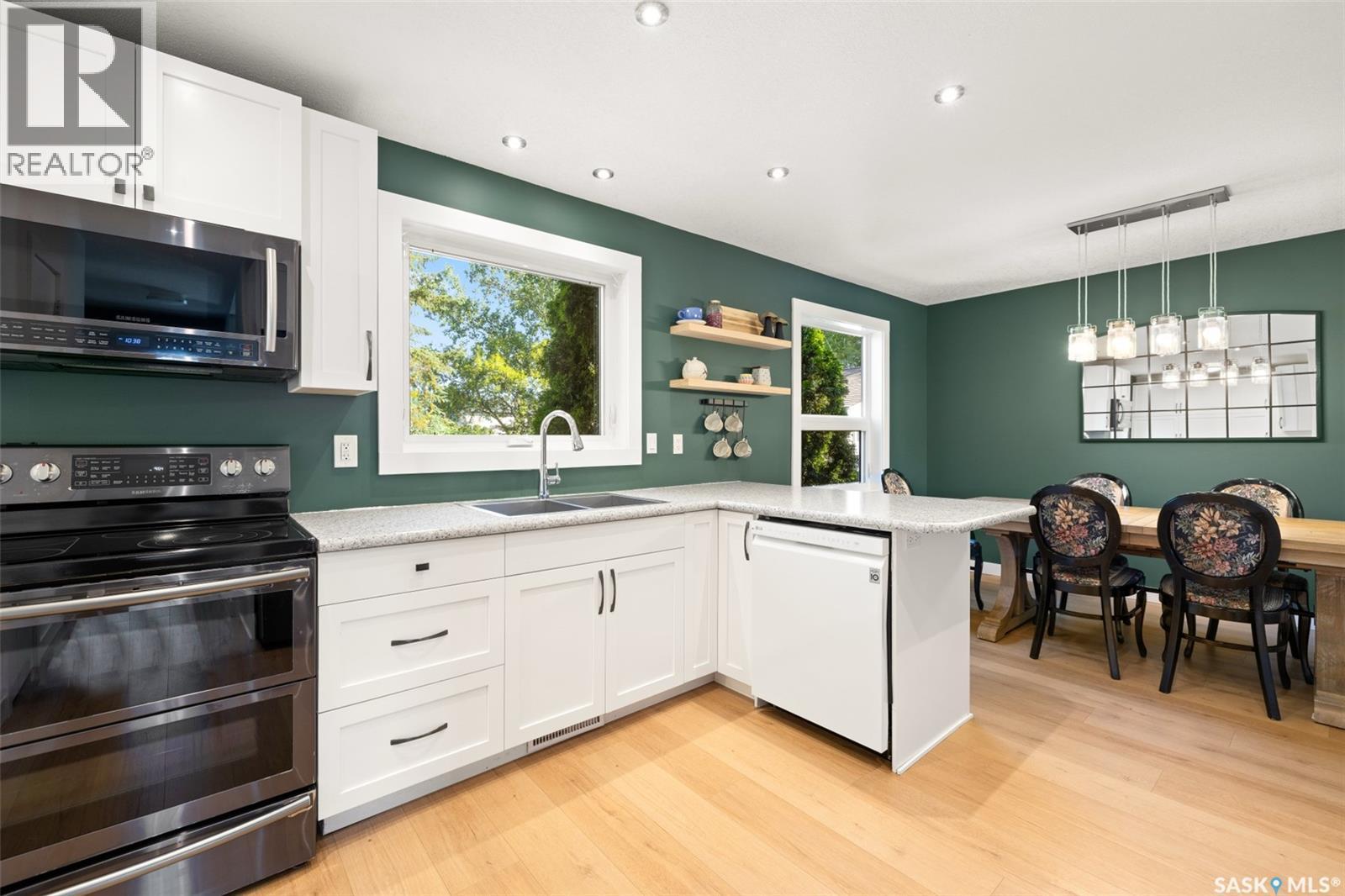 48 French Crescent, Regina, SK - Indoor Photo Showing Kitchen With Double Sink