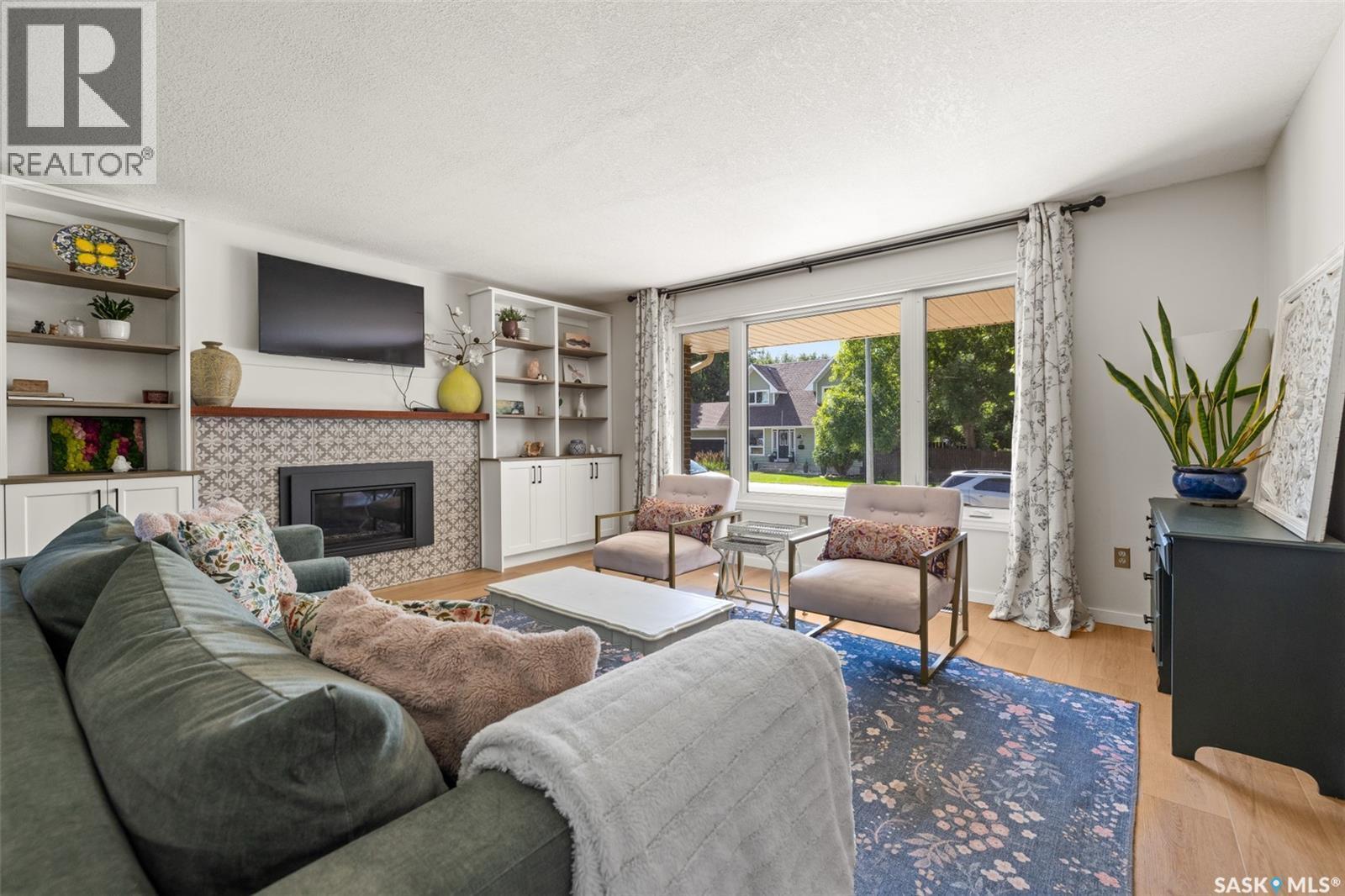 48 French Crescent, Regina, SK - Indoor Photo Showing Living Room With Fireplace