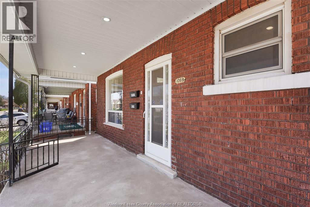1069 Marentette Avenue Unit# Upper, Windsor, ON - Outdoor With Exterior