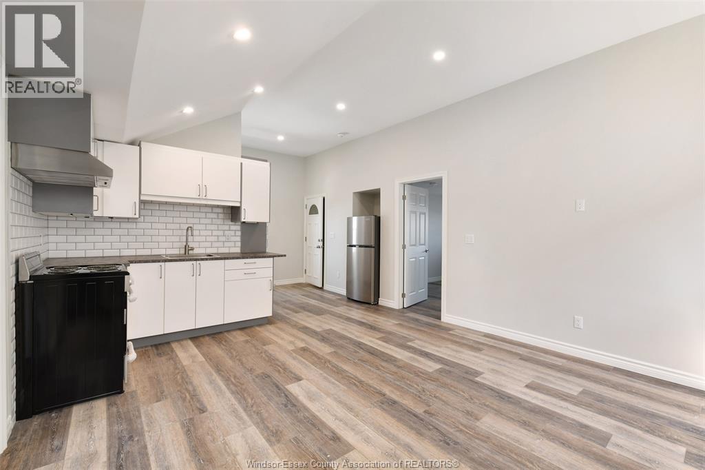 1069 Marentette Avenue Unit# Upper, Windsor, ON - Indoor Photo Showing Kitchen With Double Sink