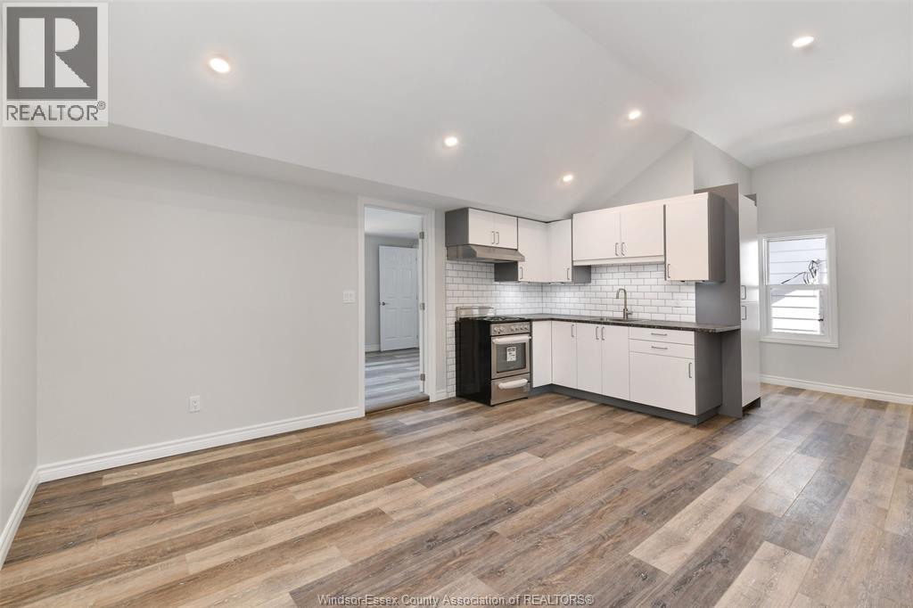 1069 Marentette Avenue Unit# Upper, Windsor, ON - Indoor Photo Showing Kitchen