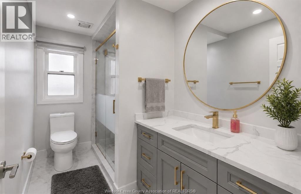9335 Esplanade, Windsor, ON - Indoor Photo Showing Bathroom