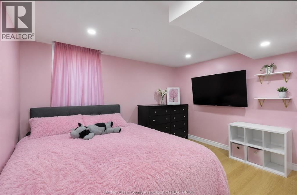 9335 Esplanade, Windsor, ON - Indoor Photo Showing Bedroom