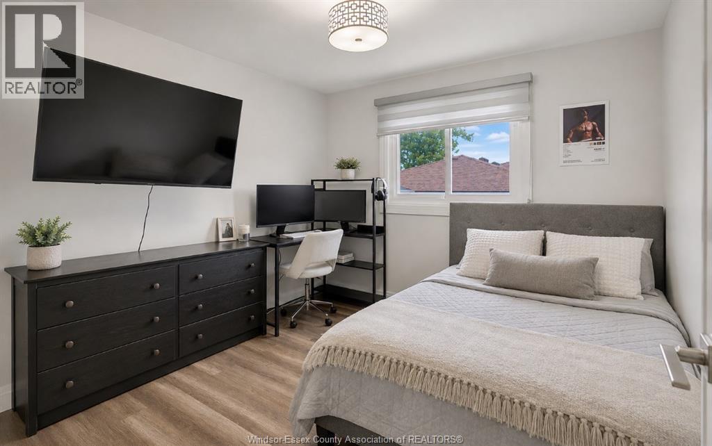 9335 Esplanade, Windsor, ON - Indoor Photo Showing Bedroom