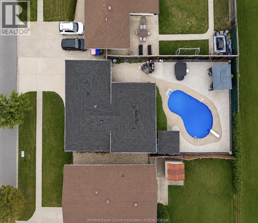 9335 Esplanade, Windsor, ON - Outdoor With In Ground Pool