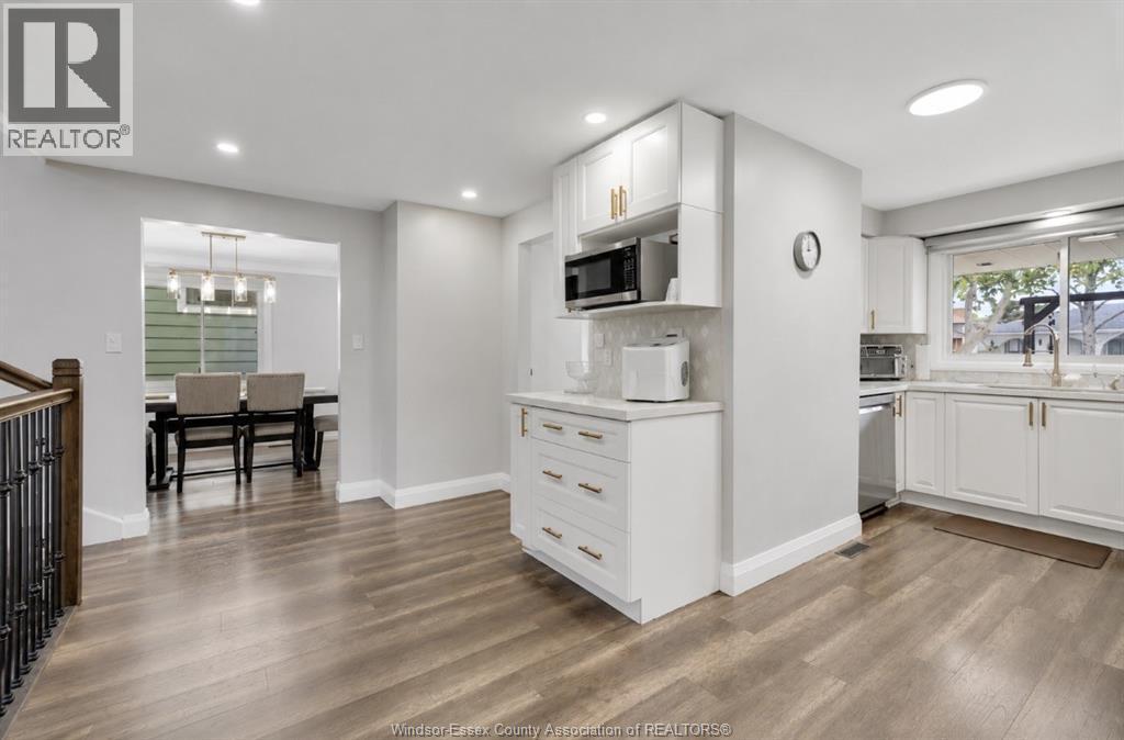 9335 Esplanade, Windsor, ON - Indoor Photo Showing Kitchen