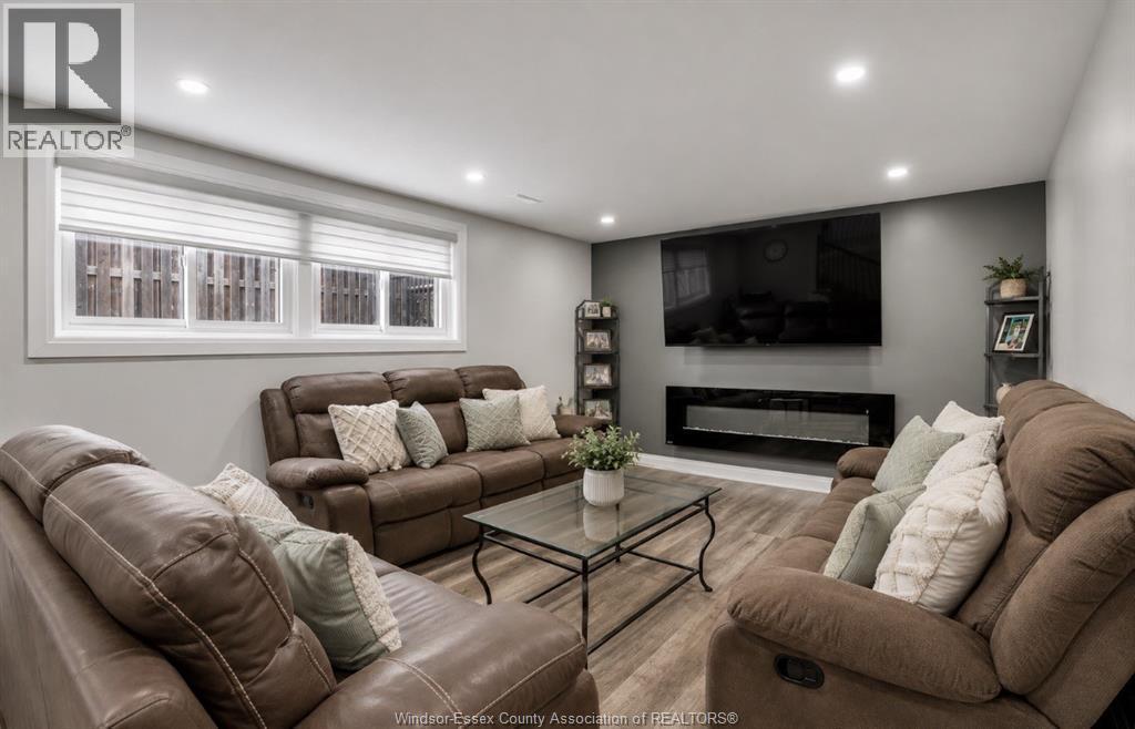 9335 Esplanade, Windsor, ON - Indoor Photo Showing Living Room With Fireplace