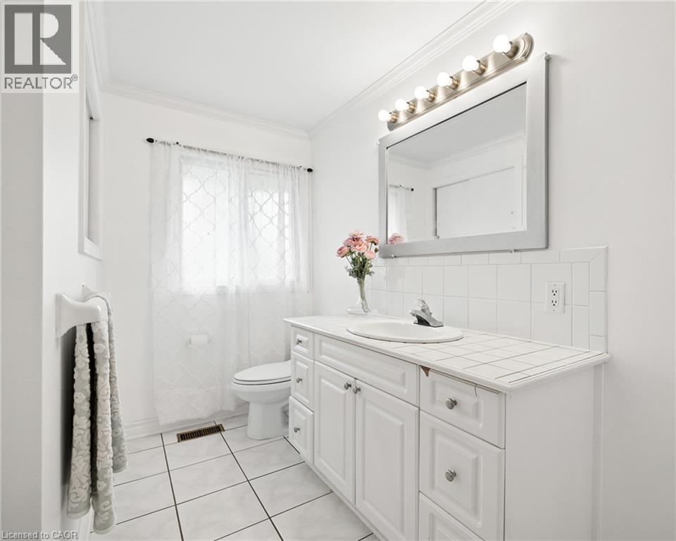 285 Stonybrook Drive, Kitchener, ON - Indoor Photo Showing Bathroom