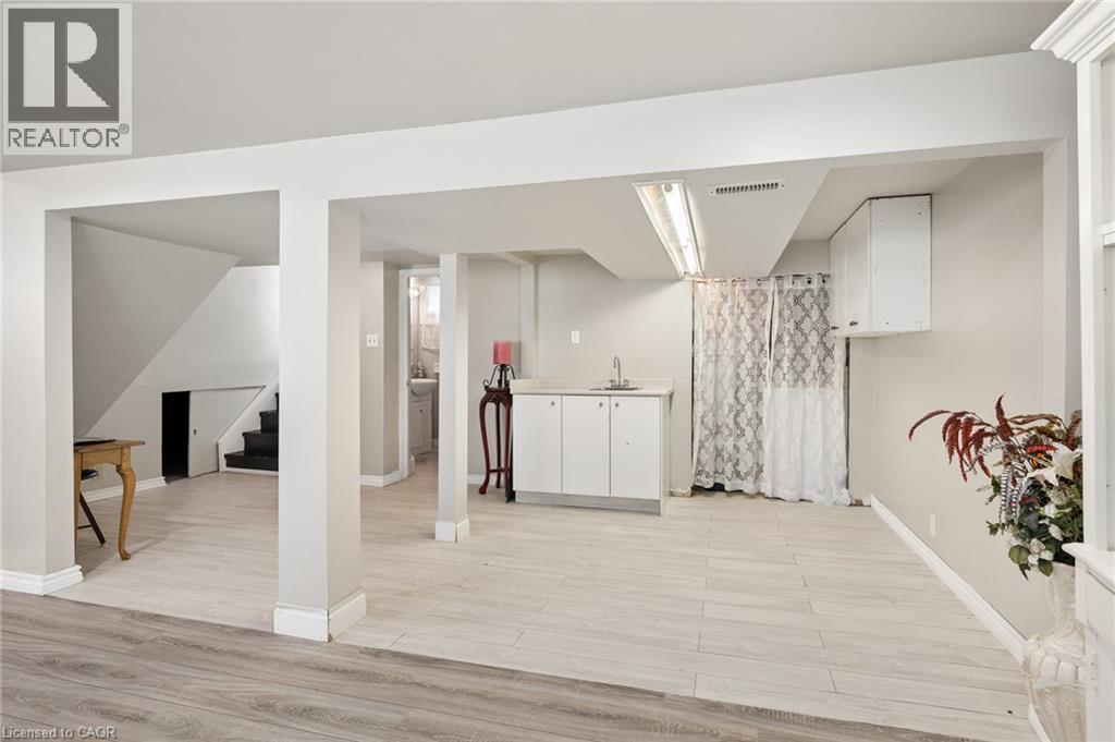 285 Stonybrook Drive, Kitchener, ON - Indoor Photo Showing Other Room