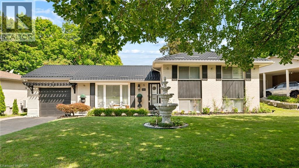 285 Stonybrook Drive, Kitchener, ON - Outdoor With Facade