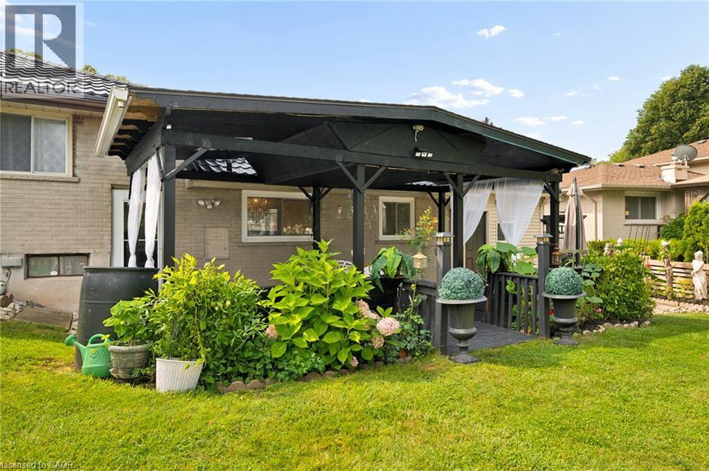 285 Stonybrook Drive, Kitchener, ON - Outdoor