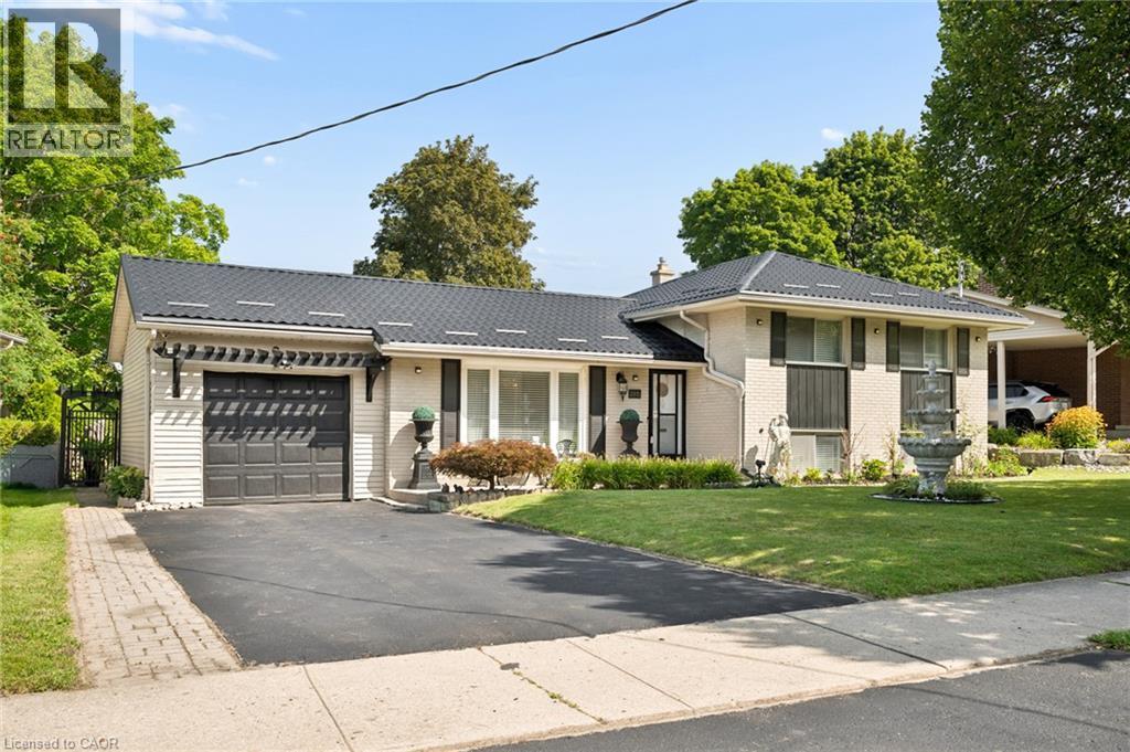 285 Stonybrook Drive, Kitchener, ON - Outdoor With Facade