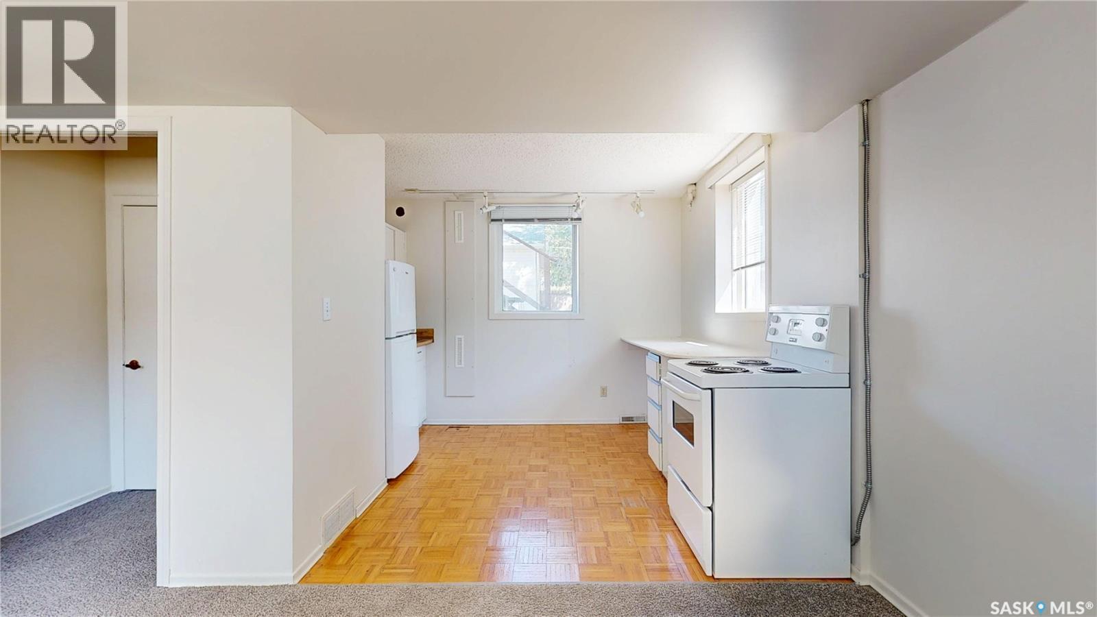 3600 Regina Avenue, Regina, SK - Indoor Photo Showing Kitchen