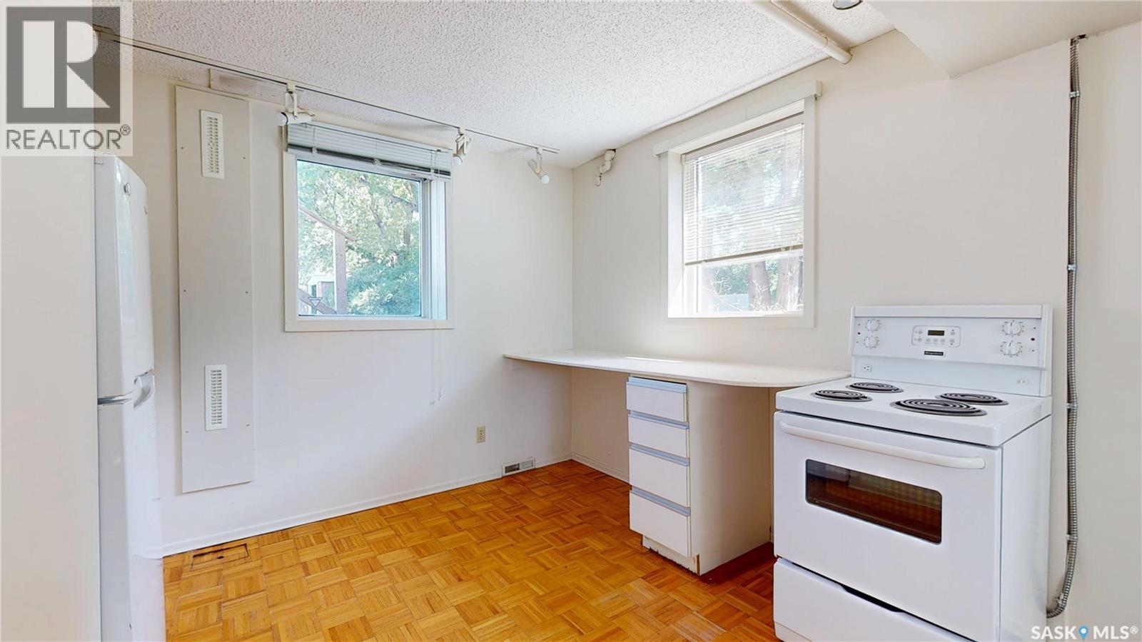 3600 Regina Avenue, Regina, SK - Indoor Photo Showing Kitchen