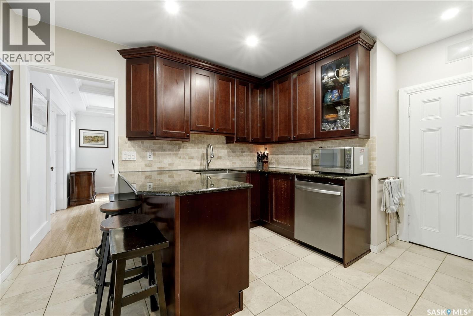 2700 19Th Avenue, Regina, SK - Indoor Photo Showing Kitchen