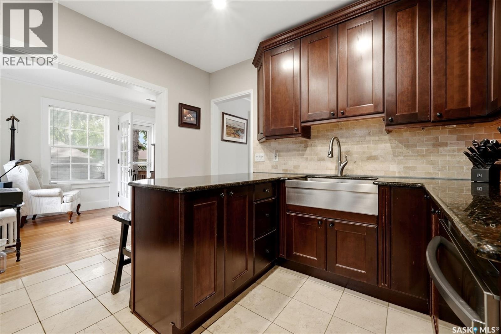 2700 19Th Avenue, Regina, SK - Indoor Photo Showing Kitchen