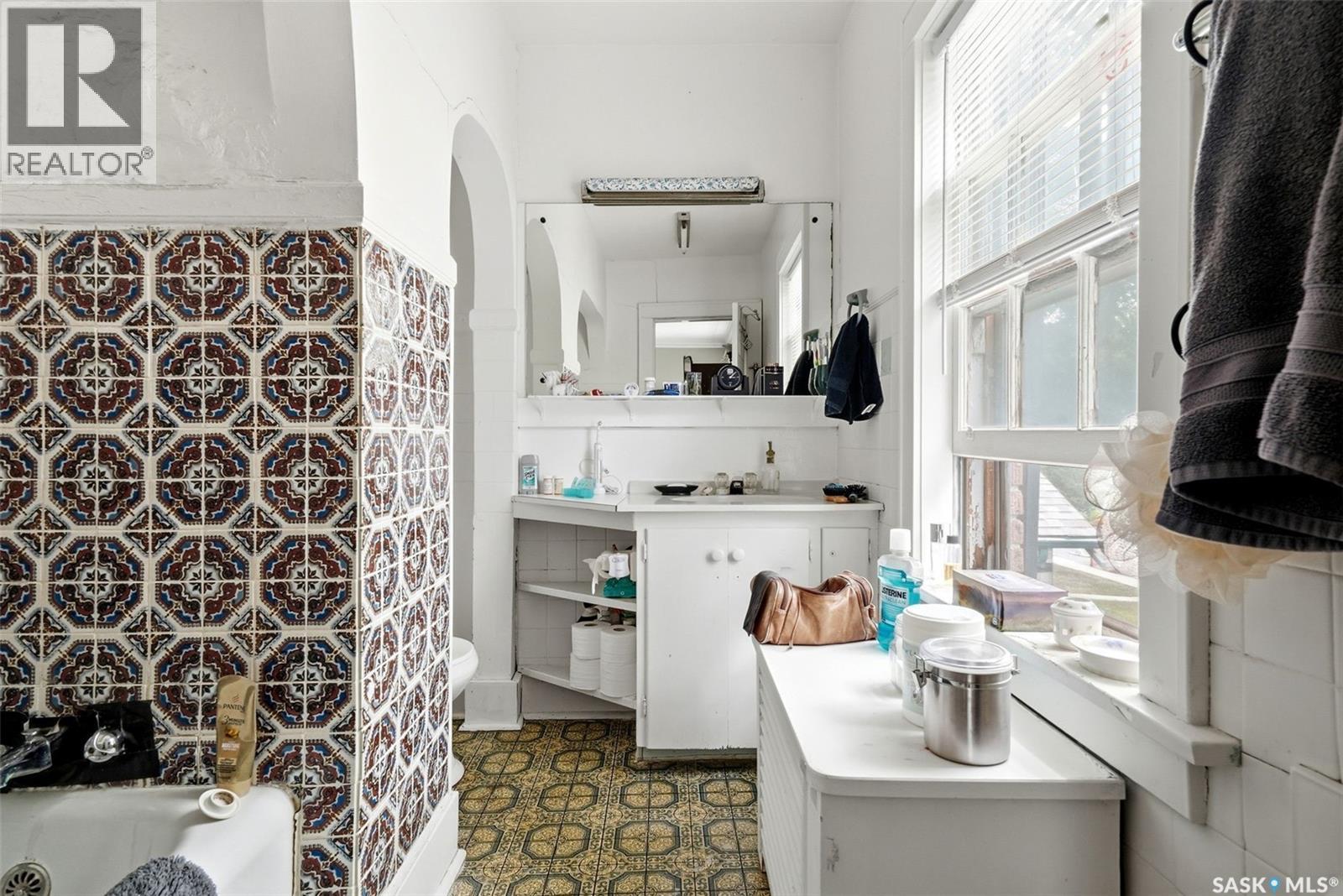 2700 19Th Avenue, Regina, SK - Indoor Photo Showing Bathroom