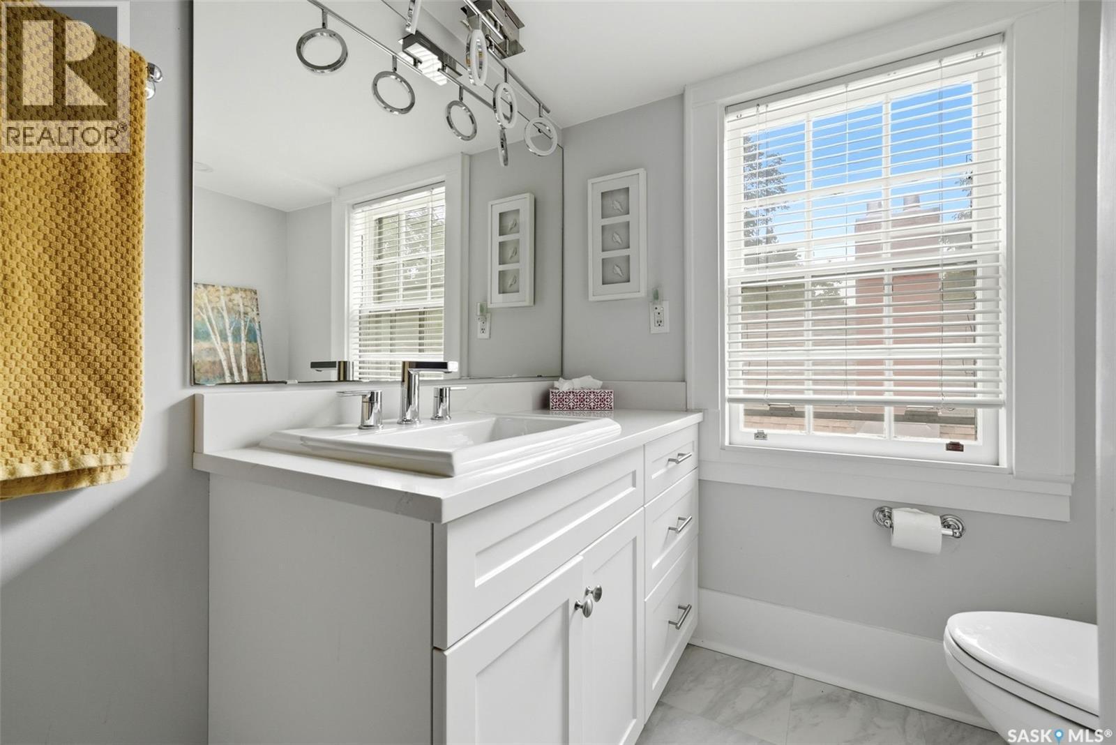 2700 19Th Avenue, Regina, SK - Indoor Photo Showing Bathroom