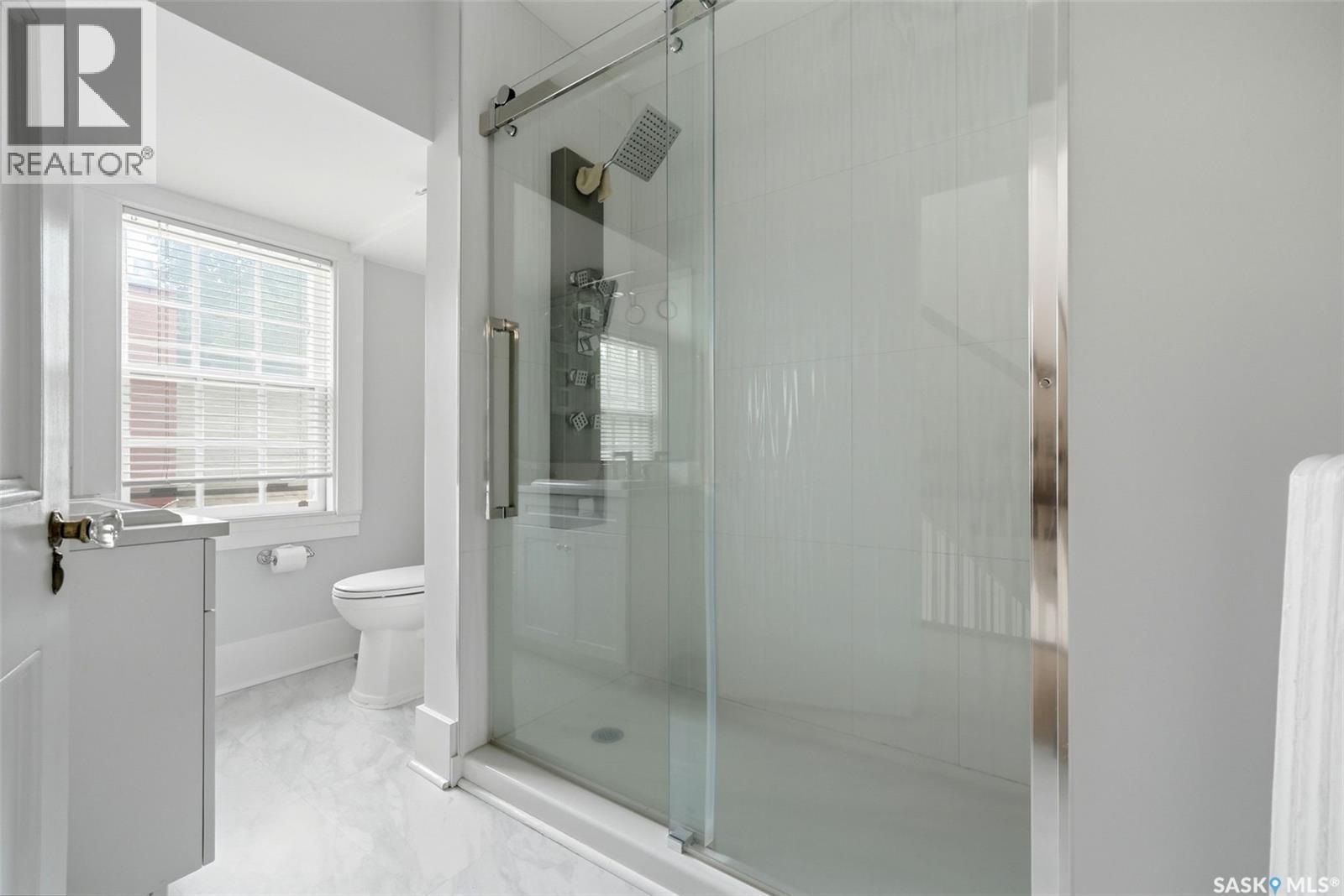 2700 19Th Avenue, Regina, SK - Indoor Photo Showing Bathroom
