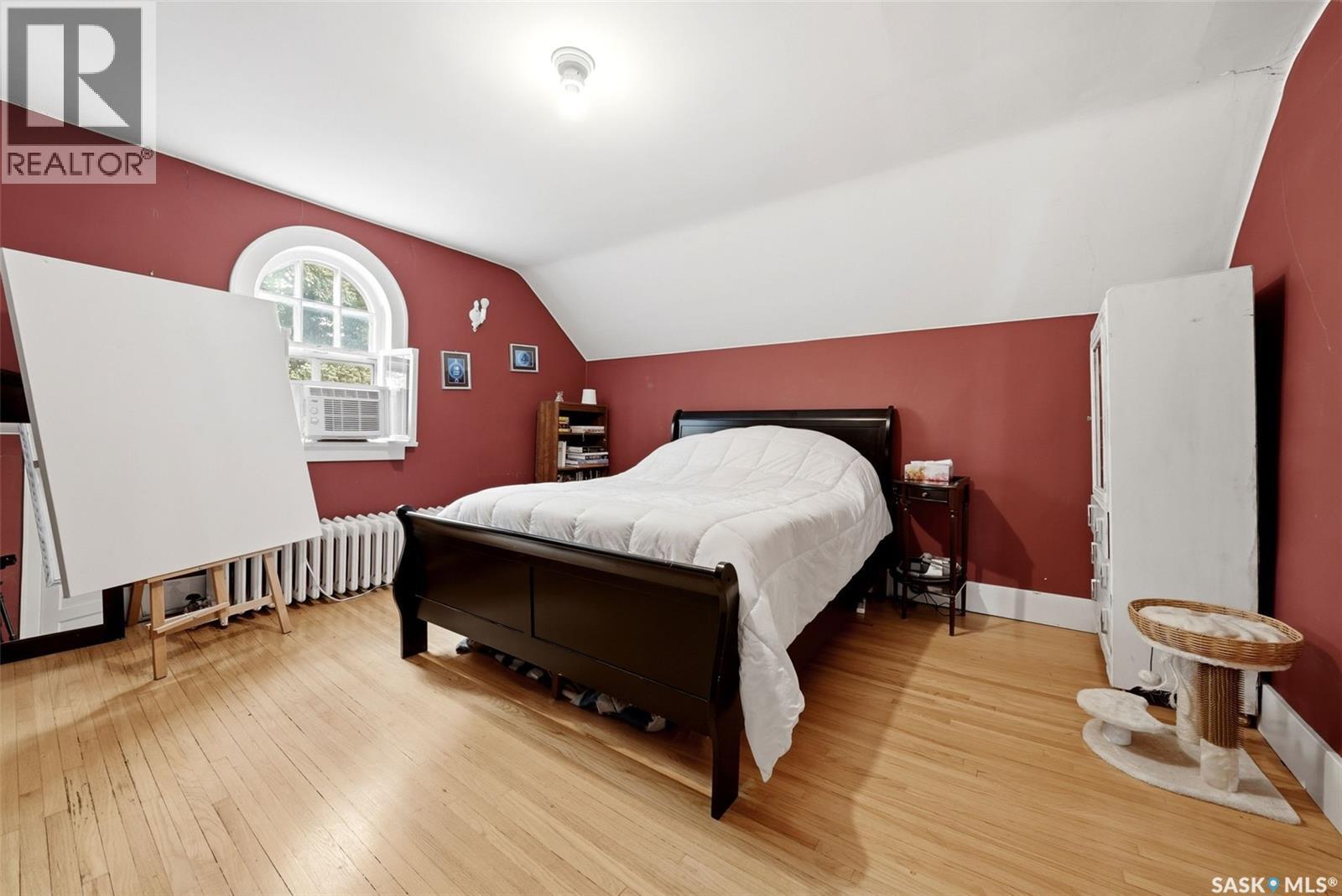 2700 19Th Avenue, Regina, SK - Indoor Photo Showing Bedroom