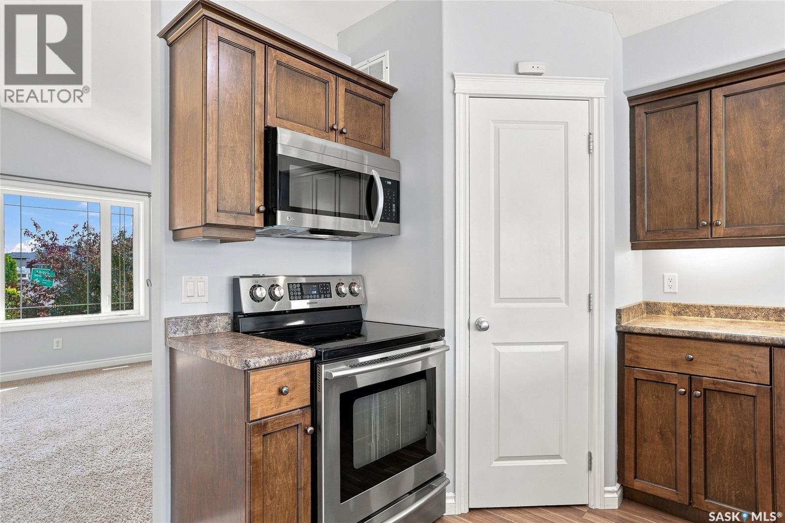 318 Lucyk Crescent, Saskatoon, SK - Indoor Photo Showing Kitchen