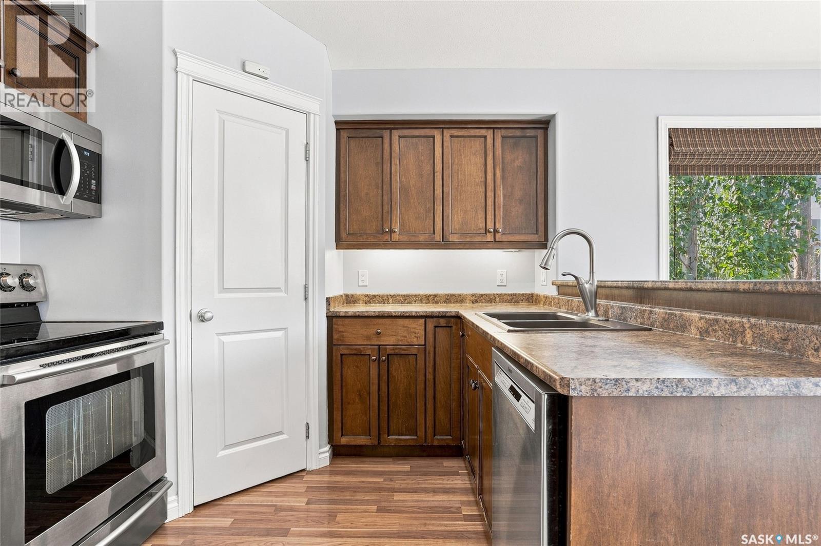 318 Lucyk Crescent, Saskatoon, SK - Indoor Photo Showing Kitchen With Double Sink