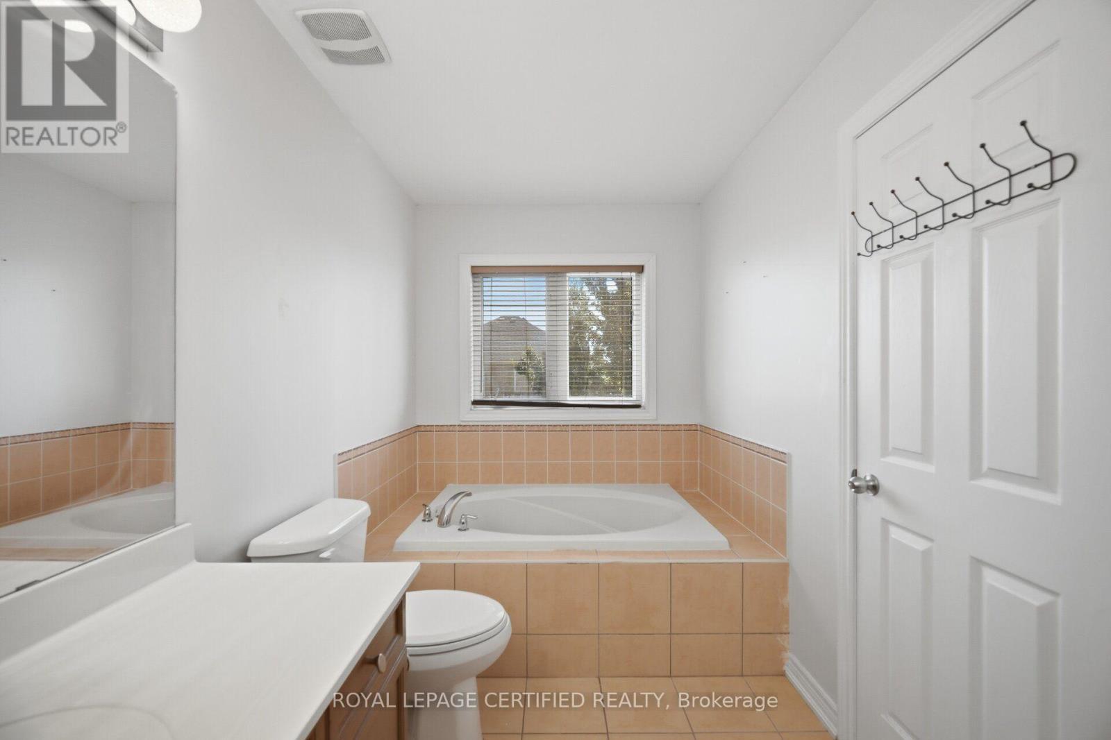 426 Black Drive, Milton, ON - Indoor Photo Showing Bathroom