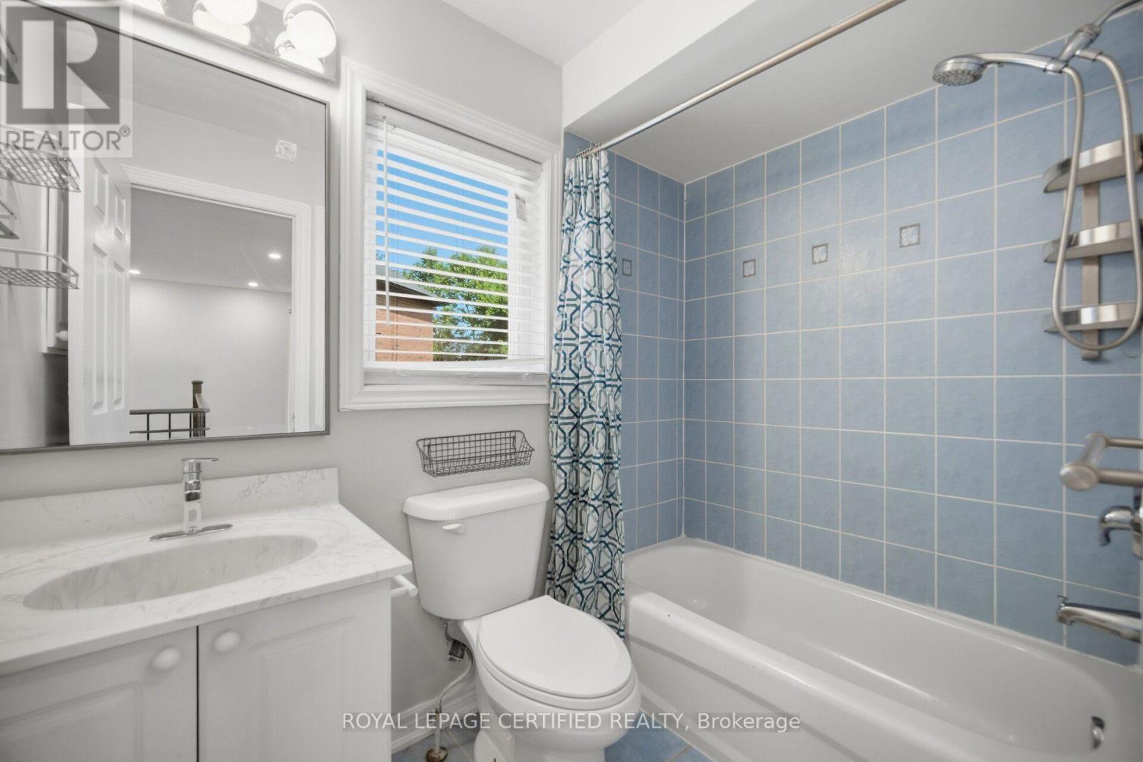426 Black Drive, Milton, ON - Indoor Photo Showing Bathroom