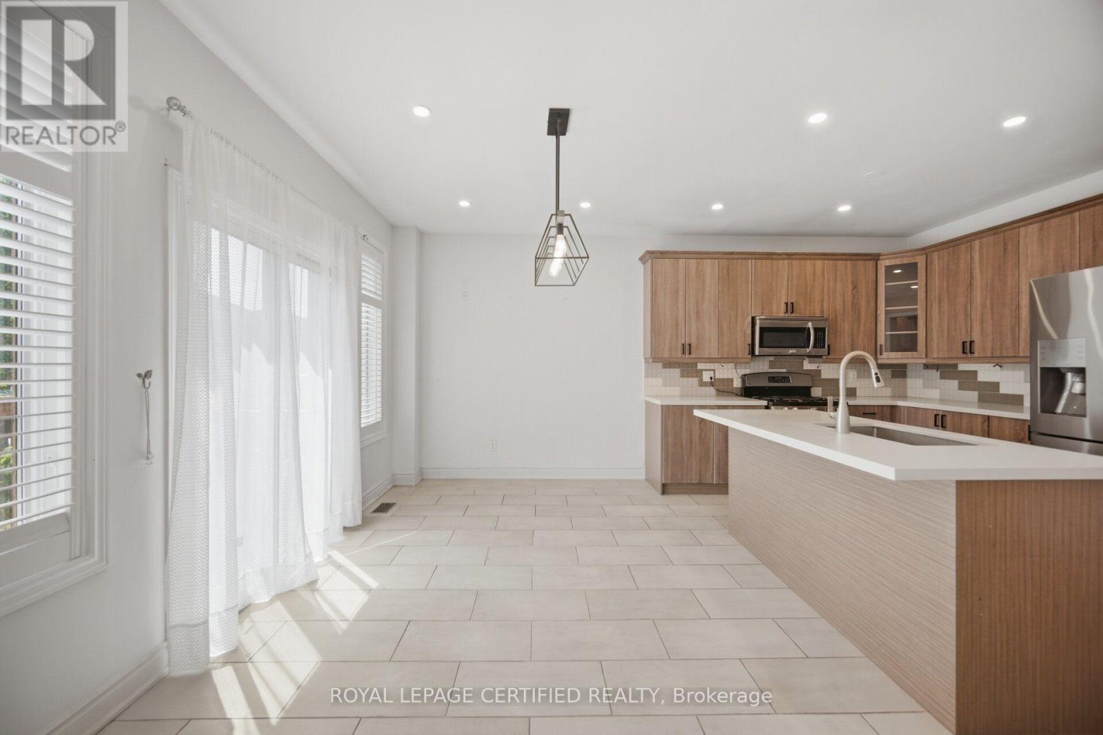 426 Black Drive, Milton, ON - Indoor Photo Showing Kitchen