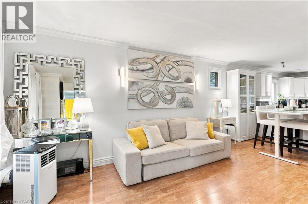 328 Woodward Avenue, Hamilton, ON - Indoor