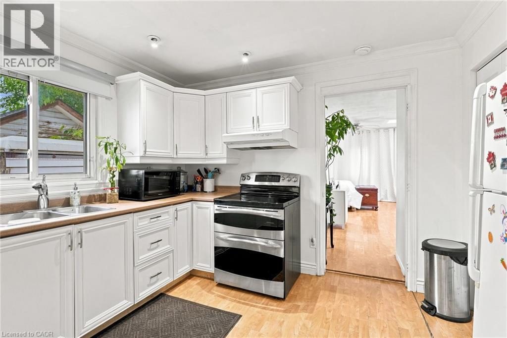 328 Woodward Avenue, Hamilton, ON - Indoor Photo Showing Kitchen With Double Sink